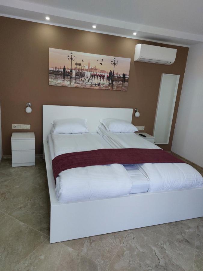 Stella Guesthouse サパレヴァ・バニャ エクステリア 写真